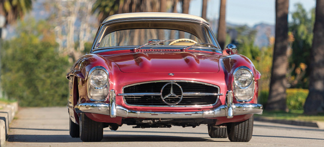 Zuckersüßer Edelsportler: 1957 Mercedes-Benz 300 SL Roadster (W 198-II) als Traum in Erdbeerrot Metallic