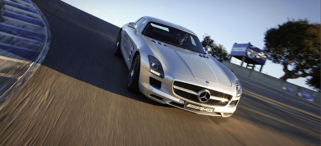 AMG Driving Academy jetzt auch in den USA  : Amerikanische AMG Fans können den neuen Mercedes-Benz SLS AMG im Rahmen eines speziellen Fahrertrainings testen 