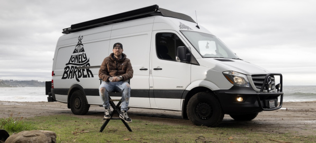 Sprinter at work: der rollende Friseursalon von Venice Beach: The Lonely Barber: Im Mercedes-Sprinter bekommt man den Kopf gewaschen