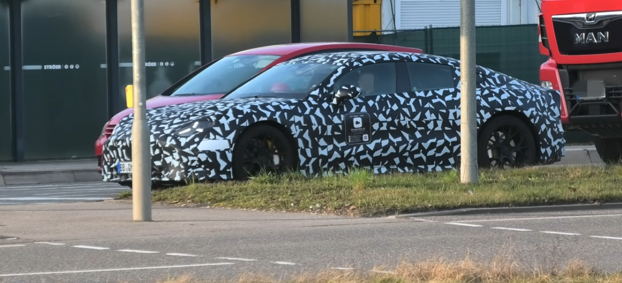 Mercedes-Erlkönig erwischt: Aktuelles Spy-Shot-Video vom elektrischen 1.000-PS-AMG-GT