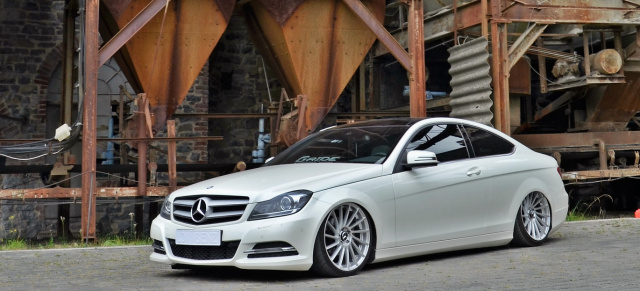 Swagger: Mercedes-Benz C-Klasse Coupé C204: Ab- statt aufrüsten: Das Mercedes C-Klasse Coupé kommt als Low-Benz in Sichtweite 