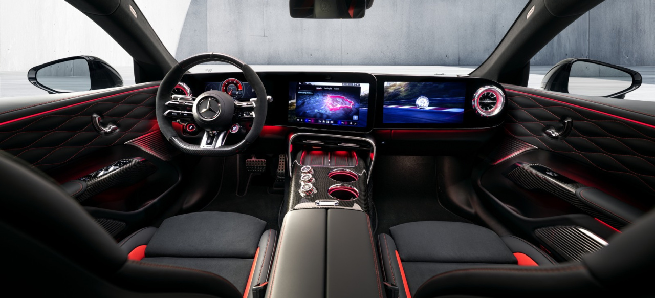 Vorgucker: Interieur des Mercedes-AMG GT 4-Türer Coupés: Innere Werte der Spitzenklasse