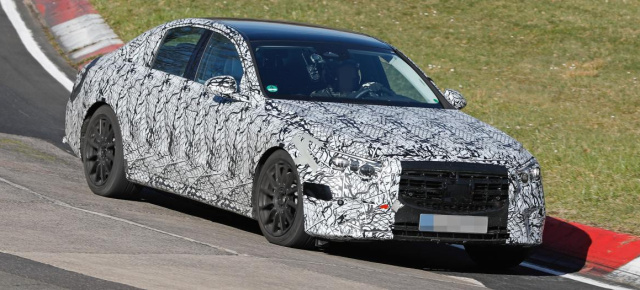 Mercedes-Erlkönig auf dem Nürburgring erwischt: Spy Shot in der Grünen Hölle: Mercedes E-Klasse W214