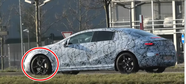 Mercedes EQE Erlkönig erwischt: Spy-Shot-Video: EQE mit ungewöhnlichem Rad-Design gefilmt