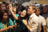 PETRONAS feiert den Formel 1-Weltmeister (Video): Großer Bahnhof für Formel-1-Champion Rosberg bei PETRONAS in Malaysia 