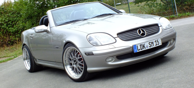 Let the sunshine in!: Am Steuer eines 2002er Mercedes SLK Kompressor (R170) geht die Sonne auf