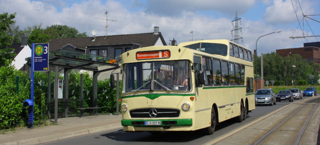 SCHÖNE STERNE 2012: Historischer Mercedes Omnibus der EVAG kommt nach Hattingen: Mercedes-Benz Omnibus als Filmstar aus Barfuss mit Til Schweiger