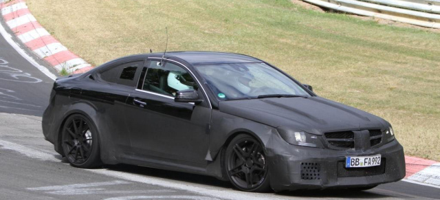 Formel 1 am Nürburgring: Mercedes präsentiert C63 AMG Coupé Black Series: Am Rande der SCHÖNEN STERNE durchgesickert: das Hochleistungs-Coupé erlebt seine Weltpremiere in der Eifel!