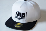 Passend zu der Softshell Jacke: NEU: MIB Flat Peak Snapback Cap "White Edition"