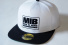 Passend zu der Softshell Jacke: NEU: MIB Flat Peak Snapback Cap "White Edition"