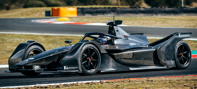 Mercedes-Benz in der Formel E 2019: Erste Testfahrt des neuen Mercedes-Benz EQ Silver Arrow