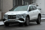 Mercedes-EQ Erlkönig erwischt: Spy Shot Video: Mercedes EQA mit geringer Tarnung