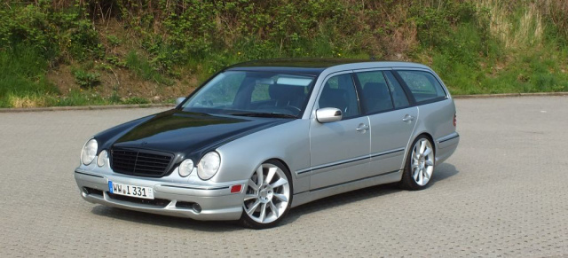 Mercedes S210: Cool kombiniert: Dynamisches Dress für einen 2000er Mercedes 320 CDI