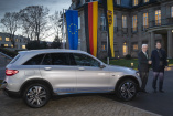 Mercedes-Benz GLC F-CELL: Das ist (Landes-)Spitze: BW-Ministerpräsident Kretschmann fährt Brennstoffzelle mit Stern