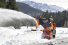 Unimog at work: Der Alleskönner als Schneeräumer: Der Unimog macht den Weg frei 