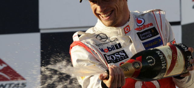 DTM Brands Hatch: Jenson Button im Mercedes DTM-Renntaxi: Vodafone McLaren Mercedes Formel 1-Pilot und Formel 1-Weltmeister von 2009 Jenson Button zu Gast beim DTM-Rennen in Brands Hatch