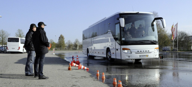 Fußball EM 2012: Setra ist dabei: Setra übergibt 16 Teambusse der Fußball-EM 2012