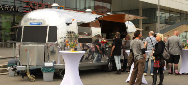 Silvernugget Catering beim Mercedes-FanFest: Lecker essen beim 24 Stundenrennen: Amerikanischer Airstream als Gastronomietrailer beim Mercedes-FanFest in der Müllenbachschleife











