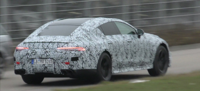 Mercedes-AMG Erlkönig erwischt: Star-Spy-Shot-Video: 4-Door-AMG GT mit weniger Tarnung gefilmt