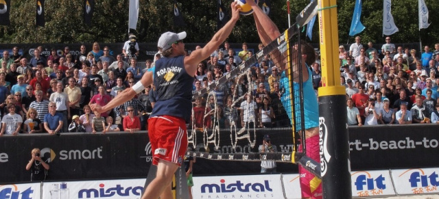 Beach-Volleyball Stars in Berlin: der smart Grand Slam 2014: Auf das Spitzenturnier (17. bis 22. Juni) haben viele Volley-Ball- und smart-Fans gewartet